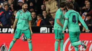 Benzema y Sergio Ramos celebran el empate en Mestalla (Getty).