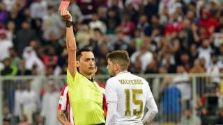 Fede Valverde vio la roja durante la final de la Supercopa de España ante el Atlético. (AFP)