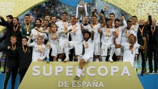 Los jugadores del Real Madrid celebran la Supercopa. (Getty)