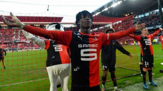 Eduardo Camavinga celebra una victoria con el Rennes. (AFP)