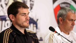 Casillas y Mourinho, durante su etapa en el Real Madrid (AFP).