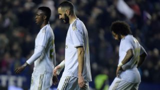 Benzema, Marcelo y Vinicius, tras el gol del Levante. (AFP)