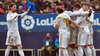 El Real Madrid celebra su última victoria liguera, ante Osasuna (AFP).