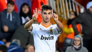 Ferran Torres celebra un gol con el Valencia esta temporada. (AFP)