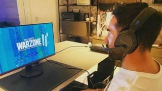 Dani Carvajal, jugando al Call of Duty durante la cuarentena (Instagram).