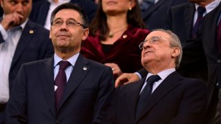 Josep María Bartomeu y Florentino Pérez durante un Clásico (AFP).