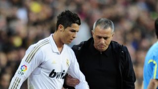 José Mourinho y Cristiano Ronaldo, durante un partido del Real Madrid (AFP).