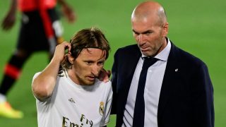 Modric junto a Zidane. (AFP)