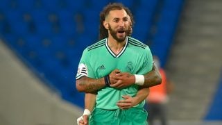 Benzema, celebrando un gol con Marcelo (AFP).