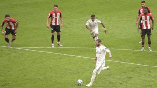 Sergio Ramos anota el 0-1 del Real Madrid en San Mamés. (AFP)