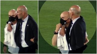 Zidane y Bettoni, abrazados tras ganar la Liga.