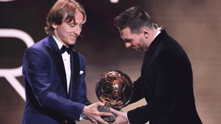 Modric, en la entrega del Balón de Oro a Messi en 2019 (AFP)