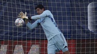 Thibaut Courtois para un disparo ante el Levante. (realmadrid.com)