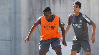 Pipi, junto a Vinicius en un entrenamiento del primer equipo. (Realmadrid.com)