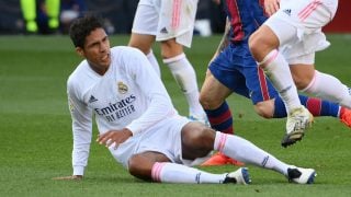 Varane, en una imagen del Clásico. (AFP)