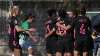 Las jugadoras del Real Madrid Femenino celebran uno de los goles ante el Betis. (@realmadridfem)