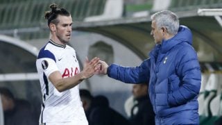 Bale y Mourinho, en un partido del Tottenham. (Getty)