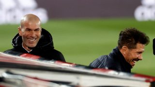 Zidane y Simeone, durante el derbi madrileño (EFE).