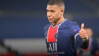 Kylian Mbappé durante un partido con el PSG.