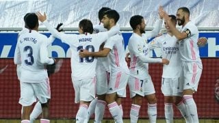 Los jugadores del Real Madrid celebran uno de los goles al Alavés (AFP).