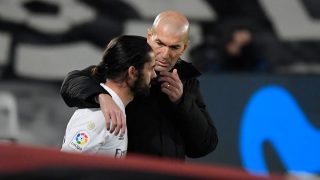 Isco y Zidane, durante un partido.