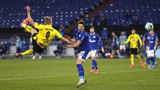 Haaland firmó un golazo contra el Schalke.