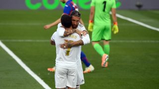 Ramos y Hazard celebra un tanto la temporada pasada. (AFP)