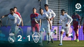 Un doblete de Benzema dio el triunfo al Real Madrid ante el Elche.