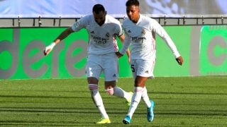 Rodrygo y Benzema celebran un gol. (EFE)