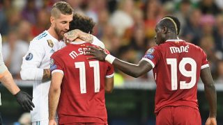 Ramos se abraza con Salah durante el último partido entre ambos equipos en la final de Champions de 2018. (Getty)