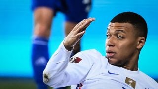 Kylian Mbappé durante un partido con Francia. (AFP)