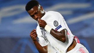 Vinicius celebra uno de sus goles en el Real Madrid-Liverpool de la Champions League. (AFP)