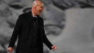 Zidane, durante el Clásico de Valdebebas. (AFP)