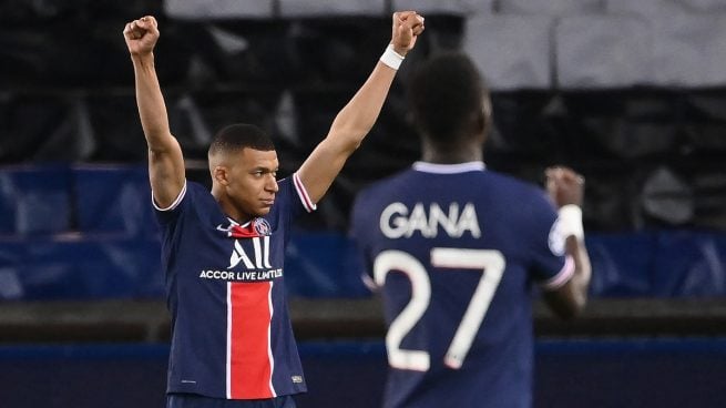 Mbappé ‘acaricia’ el Balón de Oro