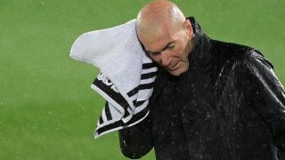 Zidane, durante el Clásico. (AFP)