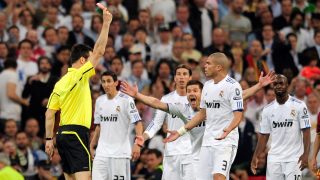 Pepe fue expulsado en la Champions League. (AFP)