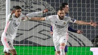 Benzema celebra el 1-1 en el Real Madrid-Chelsea. (AFP)