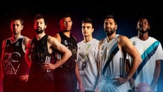 Los jugadores del Real Madrid posan con la camiseta de Star Wars.