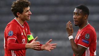 Thomas Müller y David Alaba durante un partido del Bayern de Múnich. (AFP)