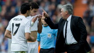 Arbeloa, Ancelotti y Pepe durante un partido del Real Madrid. (Getty)