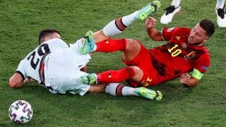 Hazard, durante el partido Bélgica-Portugal de octavos de la Eurocopa. (EFE)