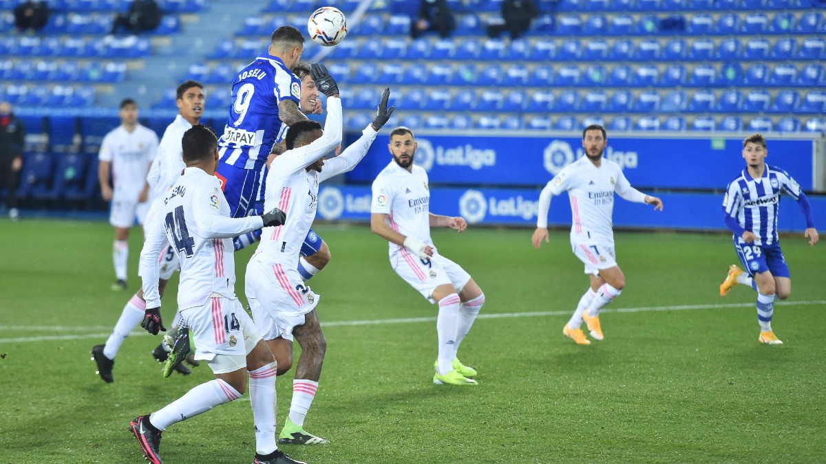 Депортиво алавес жирона. Реал Мадрид Алавес. Real Madrid vs Alaves. Joselu real Madrid.