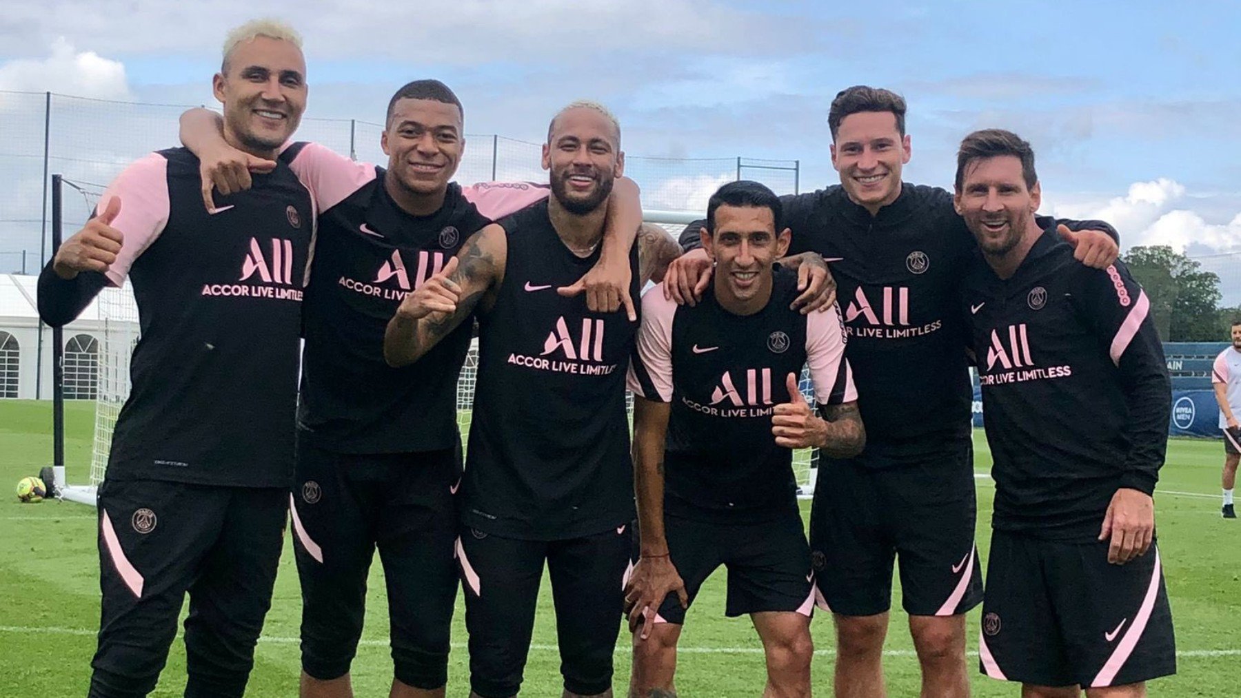 Messi Neymar Y Mbappé Posa En Su Primera Foto Juntos Con El Psg