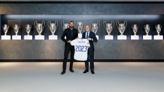 Benzema renueva con con el Real Madrid. (Realmadrid.com)