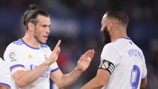 Bale celebra un gol con Benzema. (Getty)