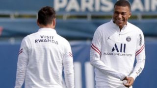 Mbappé, en un entrenamiento con Messi.