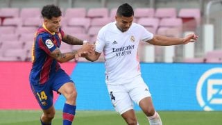 Coutinho y Casemiro durante un Clásico en el Camp Nou. (AFP)