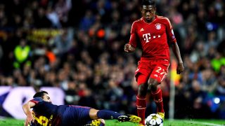 Alaba, durante un Barcelona – Bayern. (Getty)