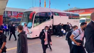Los jugadores del Real Madrid llegan al Camp Nou.