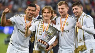 Casemiro, Modric, Kroos y Valverde tras ganar la Supercopa. (AFP)